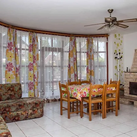 In 19511 * Balatonmáriafürdő